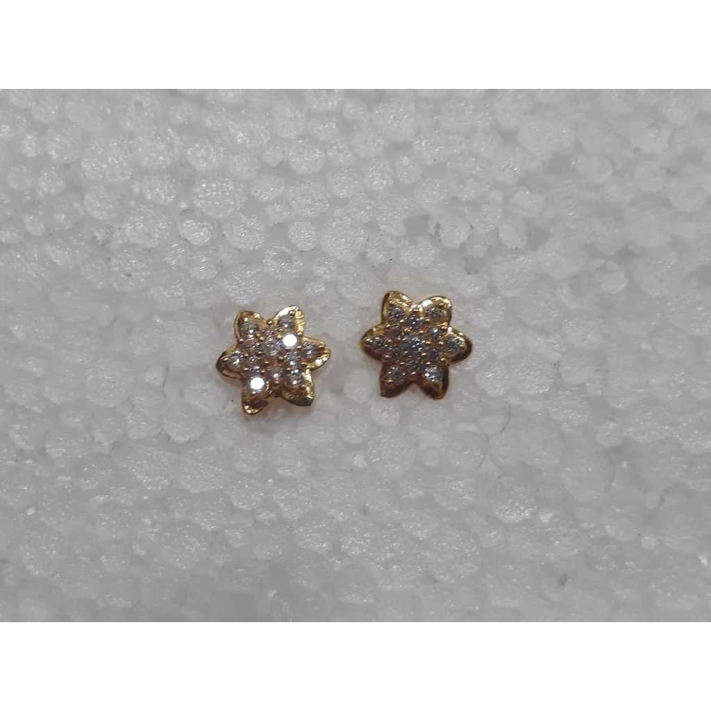 18KT Gold Diamond Earrings