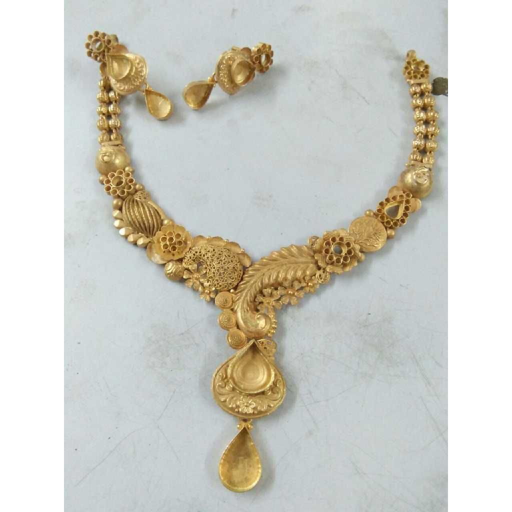 Traditional Indian Style 916 Gold Necklace Set