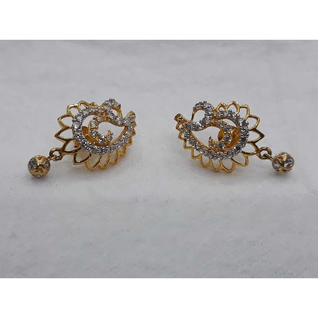 18KT Gold Leaf Shape Ladies Earrings