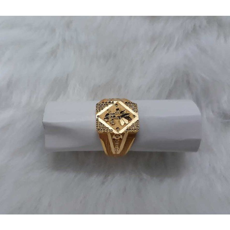 750 Gold Attractive Gents Ring