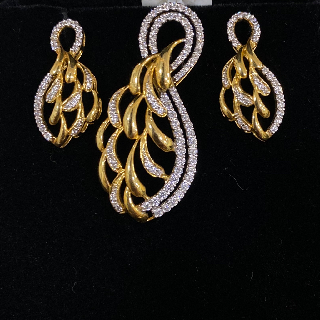 Cz 18k gold pendant set