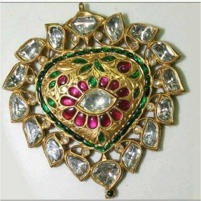 22kt Gold Stylish Jadtar Pendant