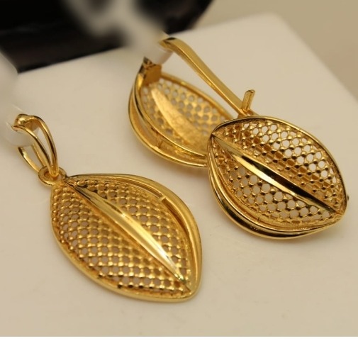 Plan Yellow Gold Pendant Set For Ladies