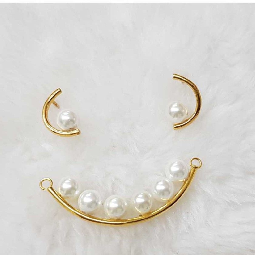 Delicate 916 Gold Pearl Pendant Set