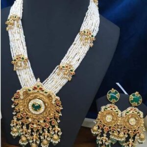 Yellow gold bridal necklace set