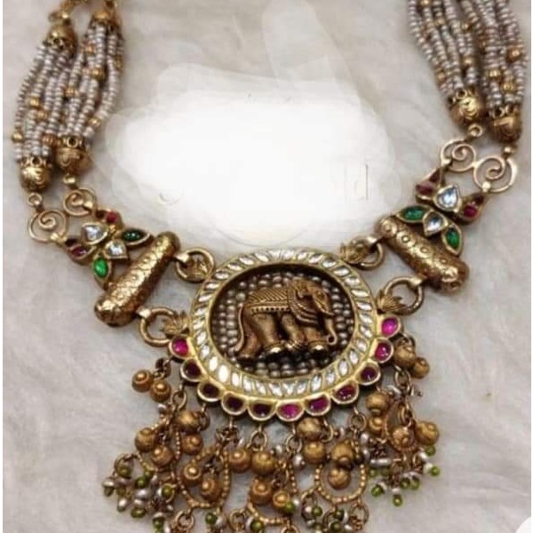 Gold classy necklace