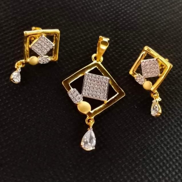 916 Gold CZ diamond Shape Pendant Set