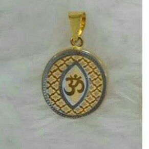 916 Gold Om Attractive Round Pendant