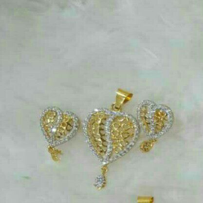 916 Gold Heart Attractive Pendant Set