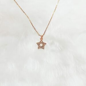 delicate dimond pendent with delicate chain