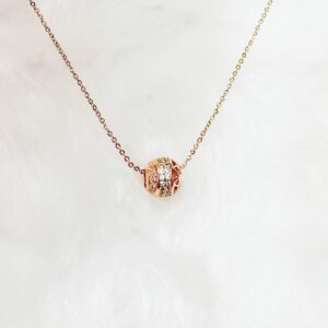 nice chain with dimond bolt pendent