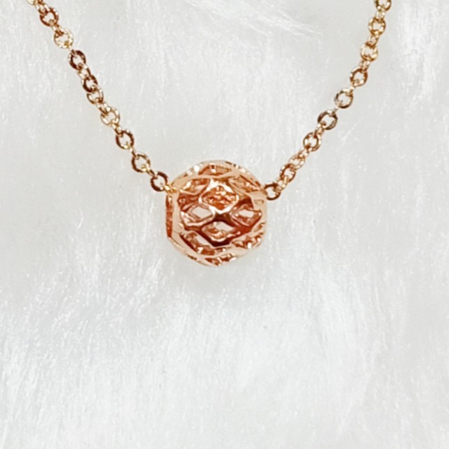 delicate chain pendent