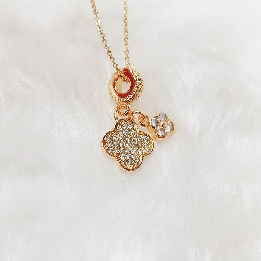 delicate chain pendent