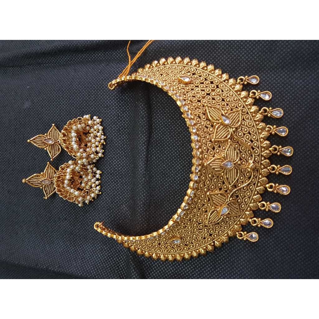 Gold Indian Ladies Attractive Necklace Set