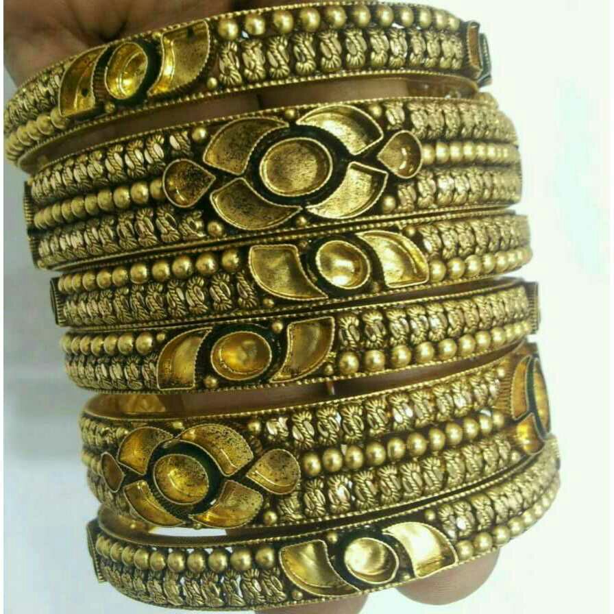 22K/916 Gold Antique Designer Bangle