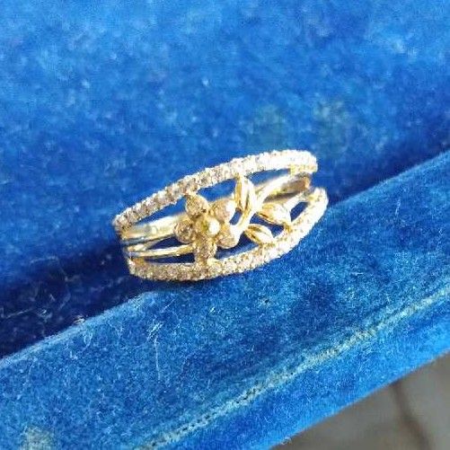22K / 916 Gold Flower Ladies Ring