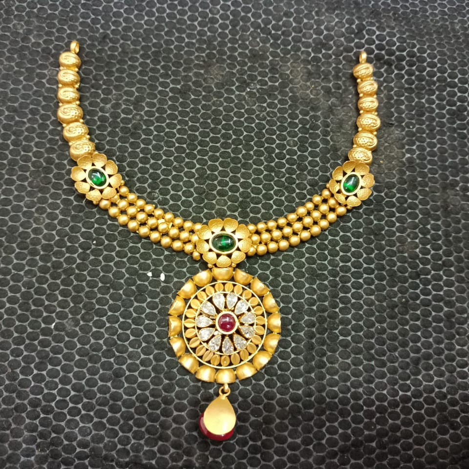 22 K gold antique stone effect design necklace set