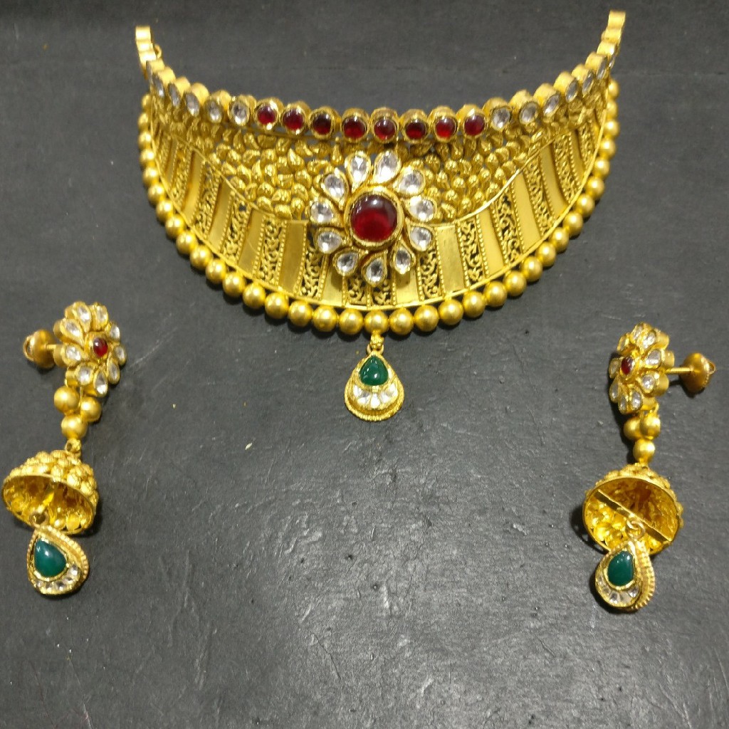 Antique choker