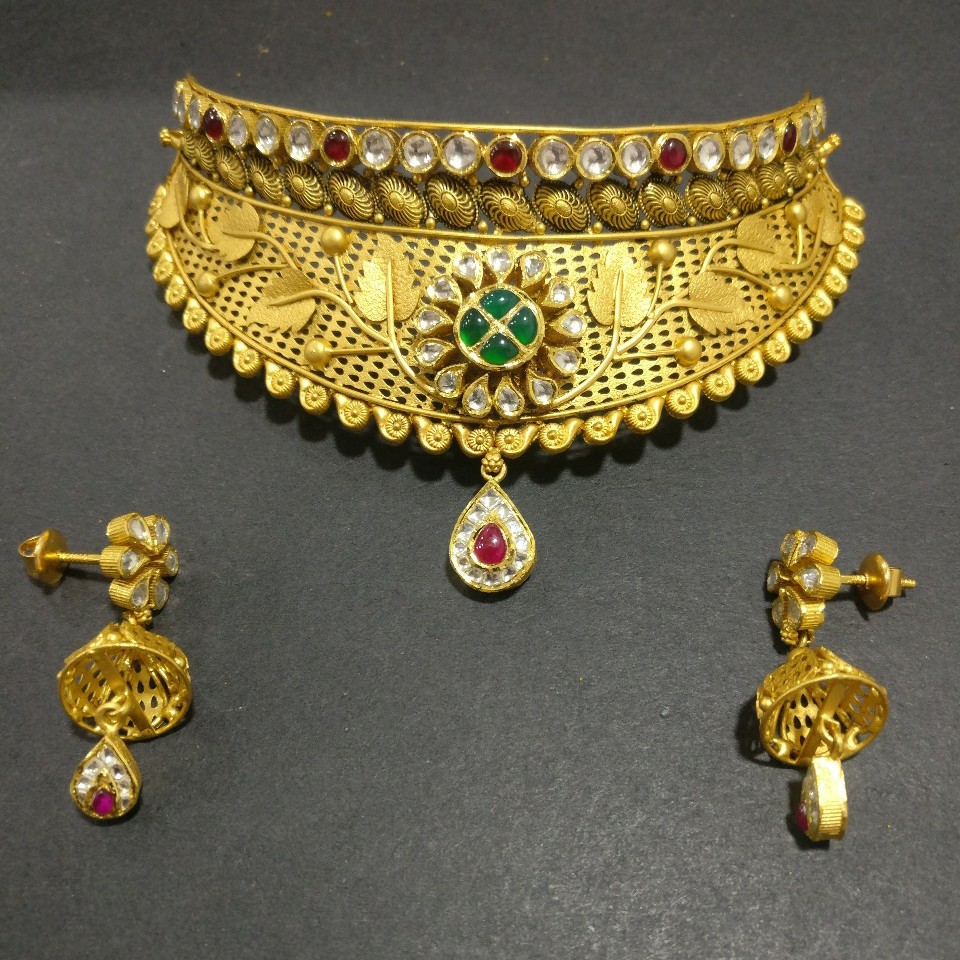 Antique choker