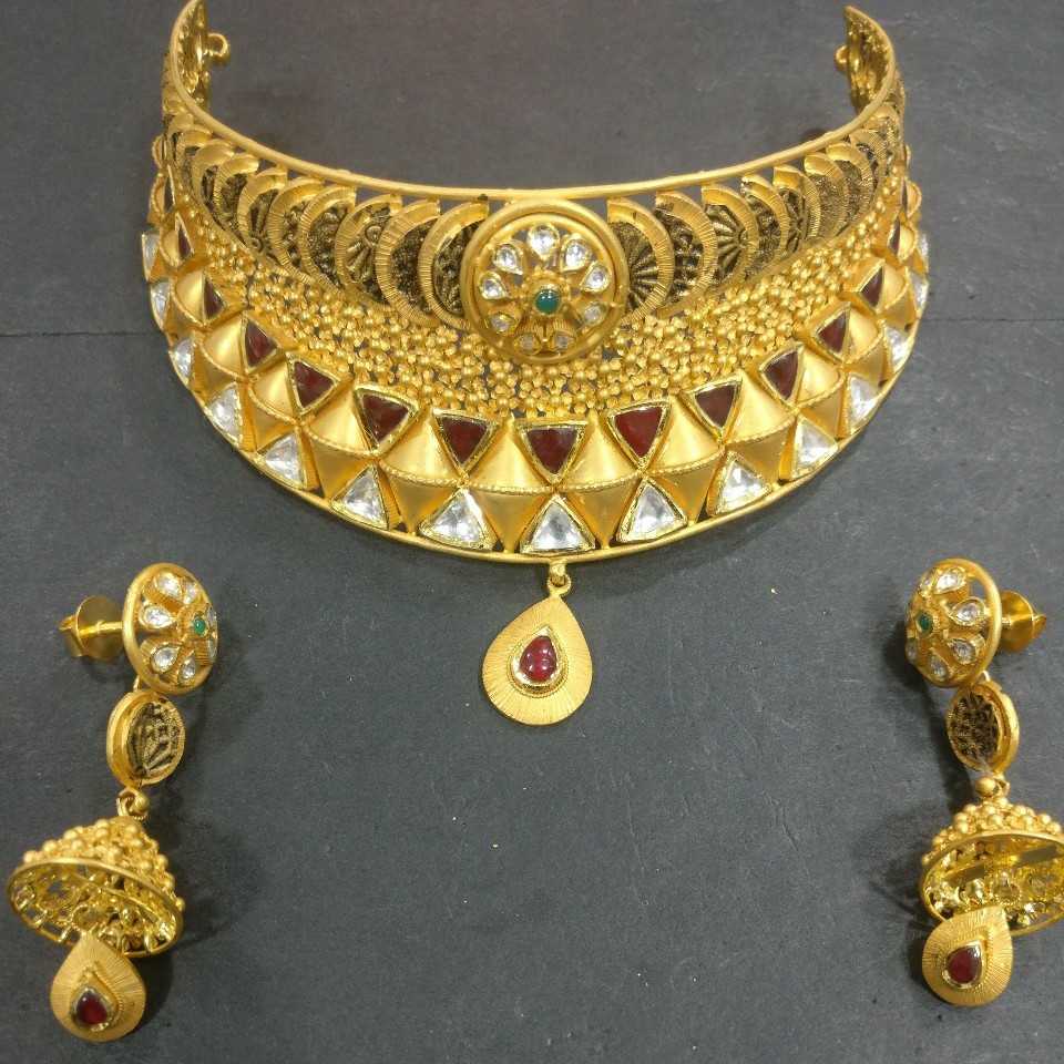 Antique choker