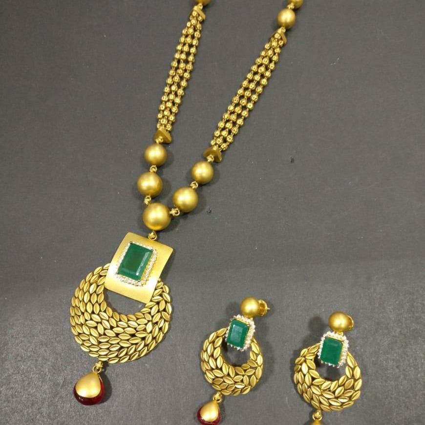 Antique pendant butti