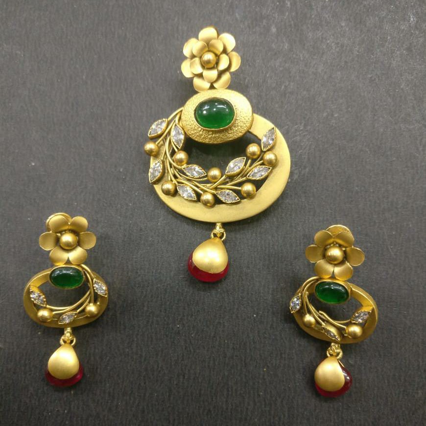 Antique pendent butti
