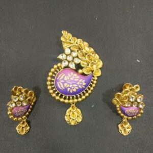 Antique pendent butti