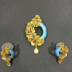 Antique pendent butti