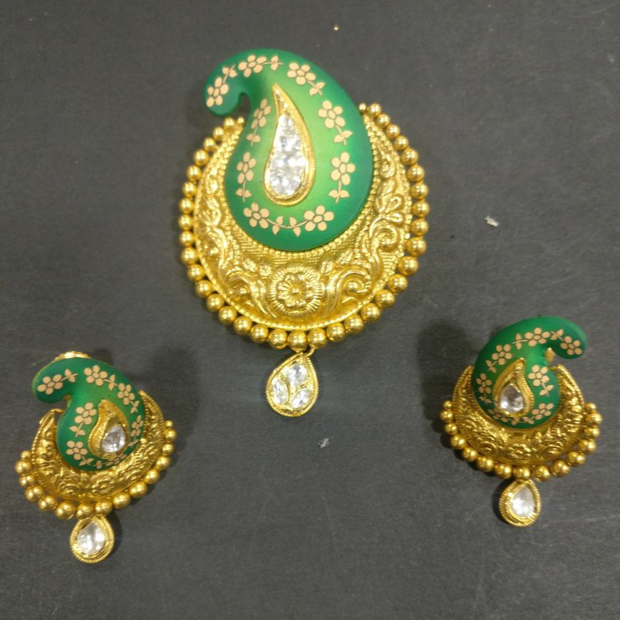Antique pendent butti