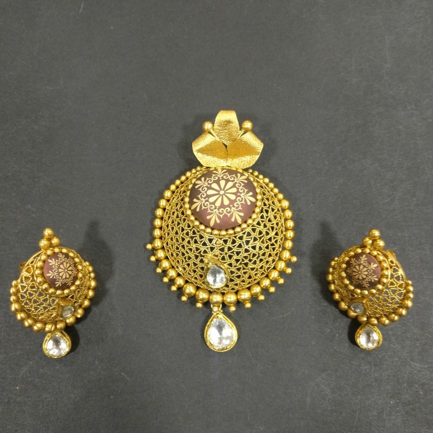 Antique pendent butti