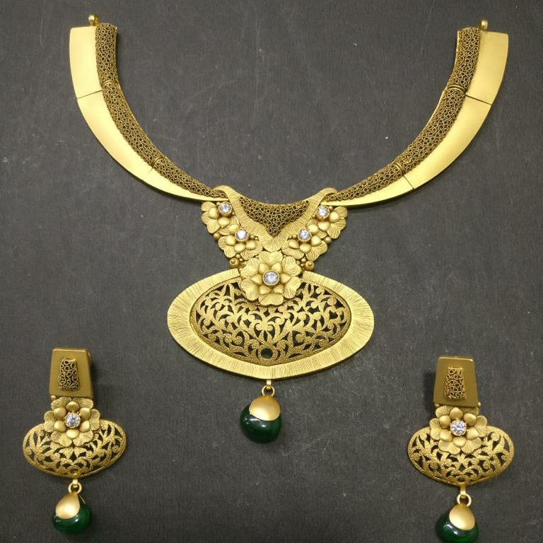Green moti half set