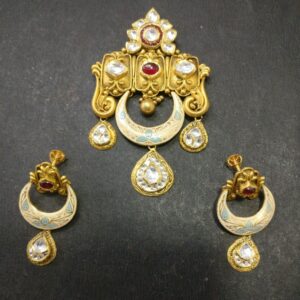 Pendent butti
