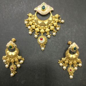 Pendent butti