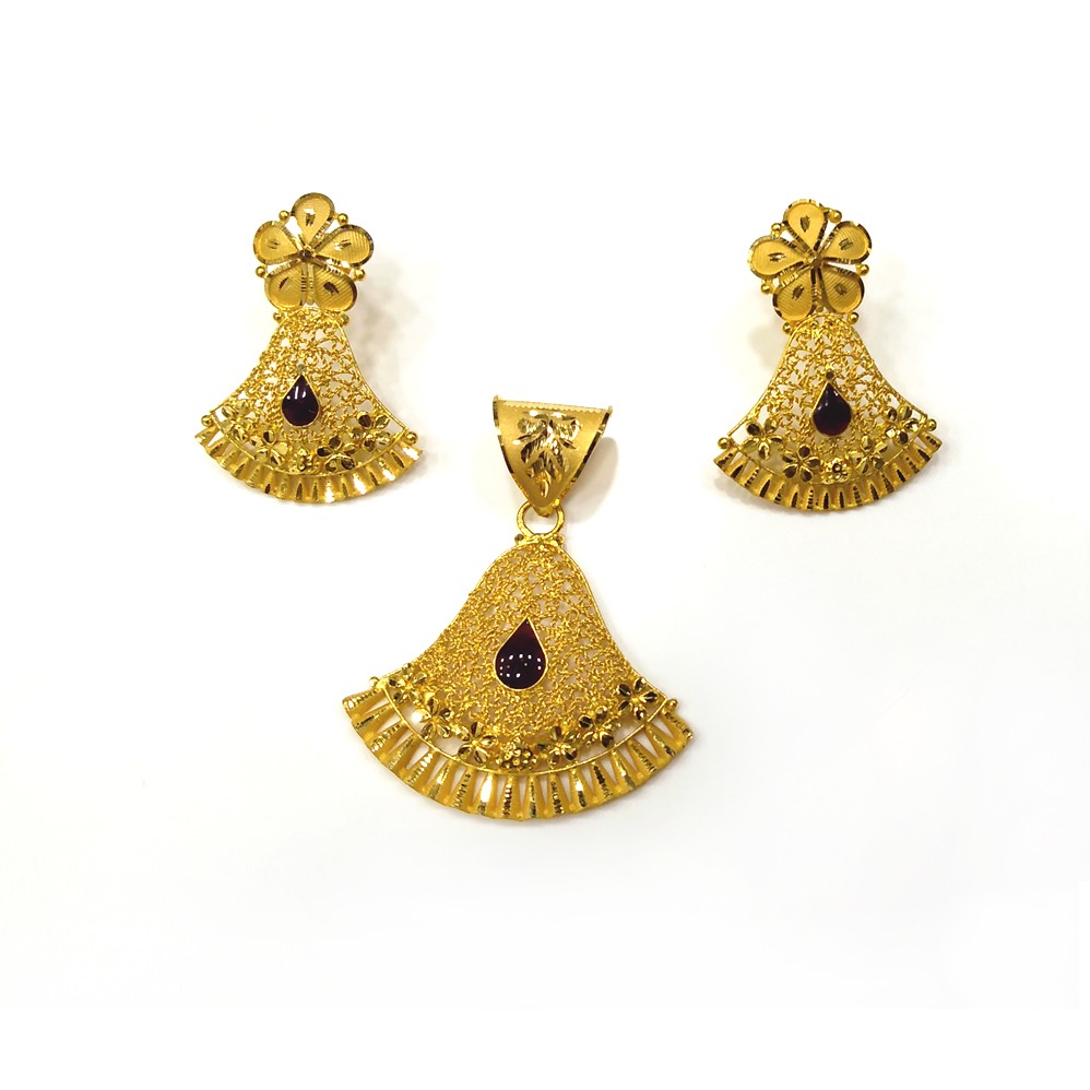 916 Gold Stylish Pendant Set