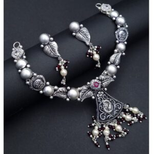 Timeless Splendor: Elegant Antique Jewelry Set