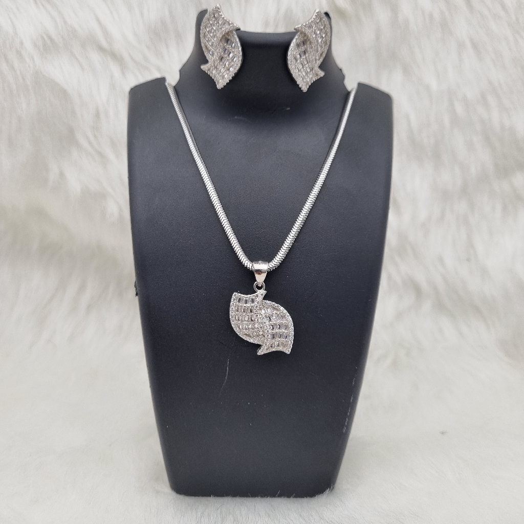 Nice Silver Pendant Set