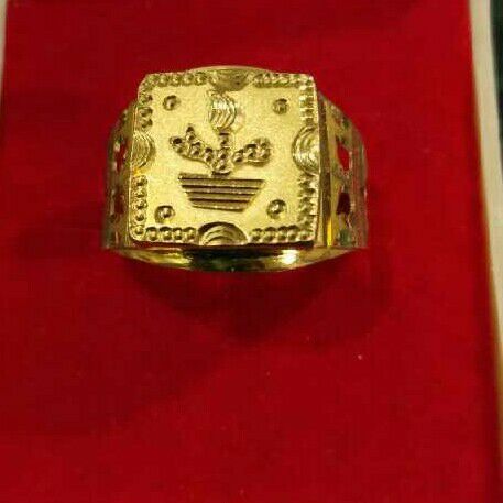 18Kt Gold Classic Gents Ring