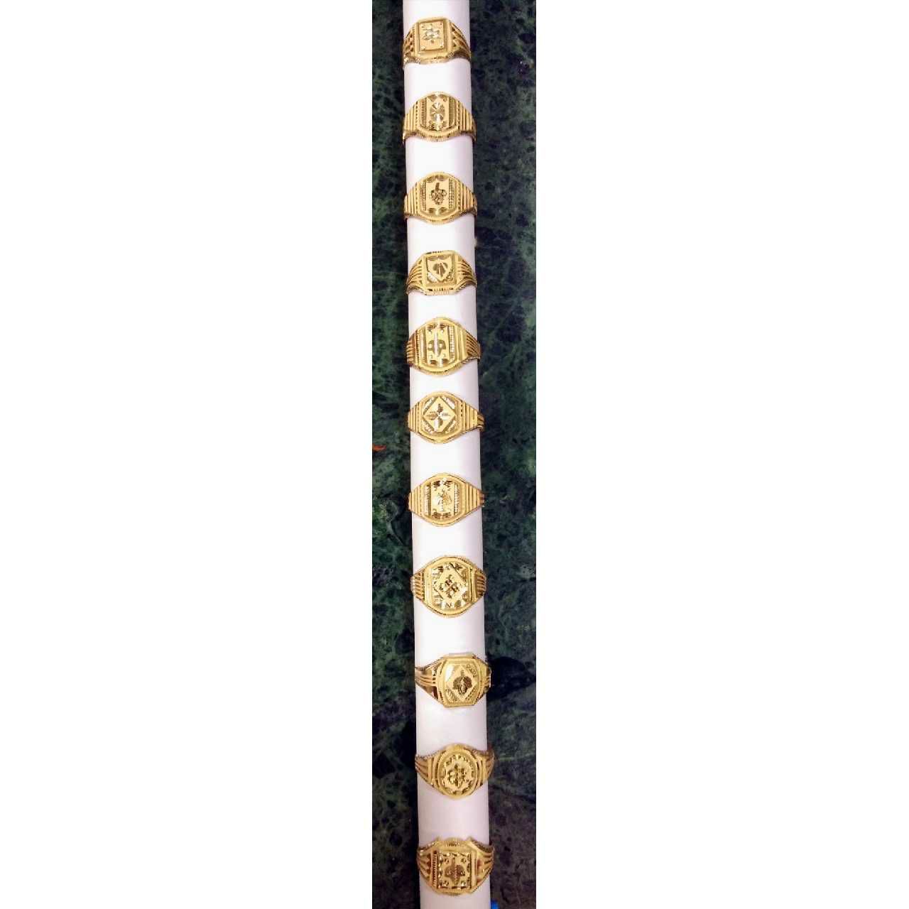 916 Gold Stylish Gents Ring