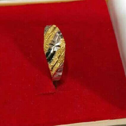 18Kt Gold Fancy Ladies Ring - Image 2