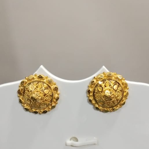 18kt Gold Fancy Round Ladies Buti