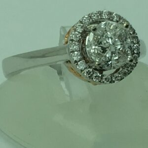 18K / 750 Diamond Round Shape Center Stone Ring