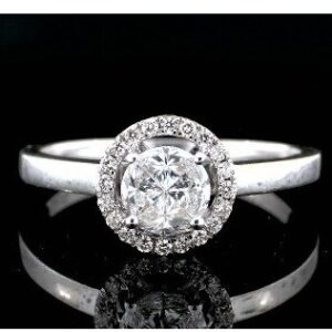 18K / 750 Diamond Round Shape Center Stone Ring