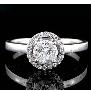 18K / 750 Diamond Round Shape Center Stone Ring