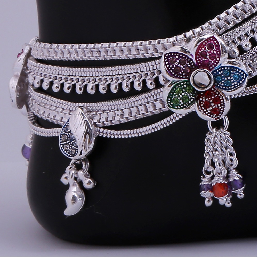 Broad Flower Style Silver Payal - Image 3