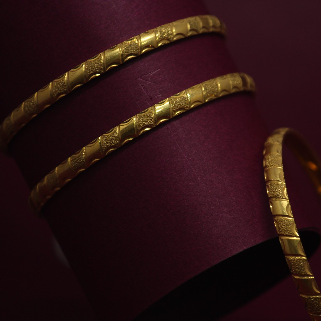 916 Hallmarked Stunning 4 Bangles Set - Image 2