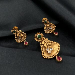 22KT hallmarked attractive  antique pendant set for women
