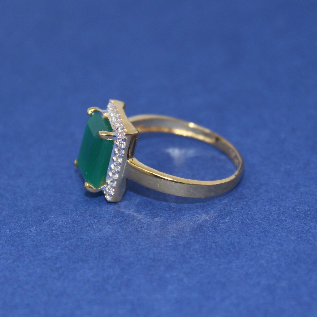 22K Hallmarked Green Colour Stone Ladies Ring - Image 2