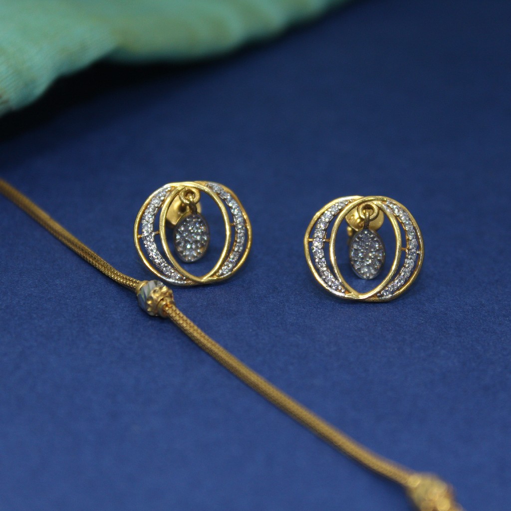 22k hallmarked classic pendant chain with earrings - Image 3