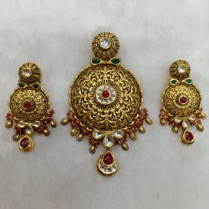 22k antiques pendant set
