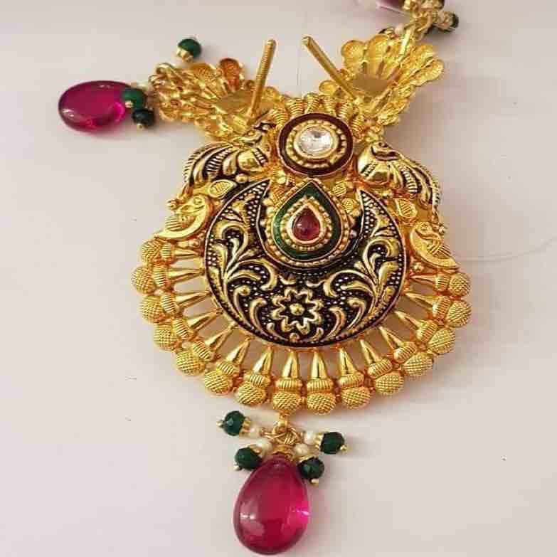 22kt gold fancy pendant set